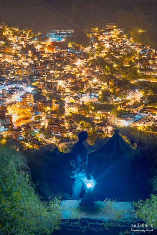 【九份雞籠山】拍出宮崎駿動畫般的黃金山城！雞籠山夜景攻略大公開