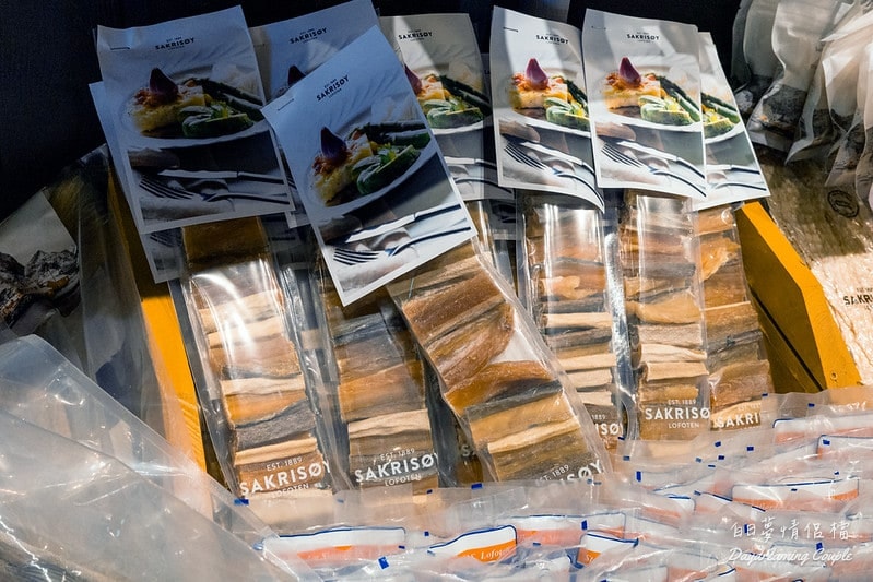 【挪威羅浮敦群島】薩克利索伊（Sakrisøy）必訪絕景與在地美食全攻略：夢幻黃色小屋與海風中的鮭魚香！